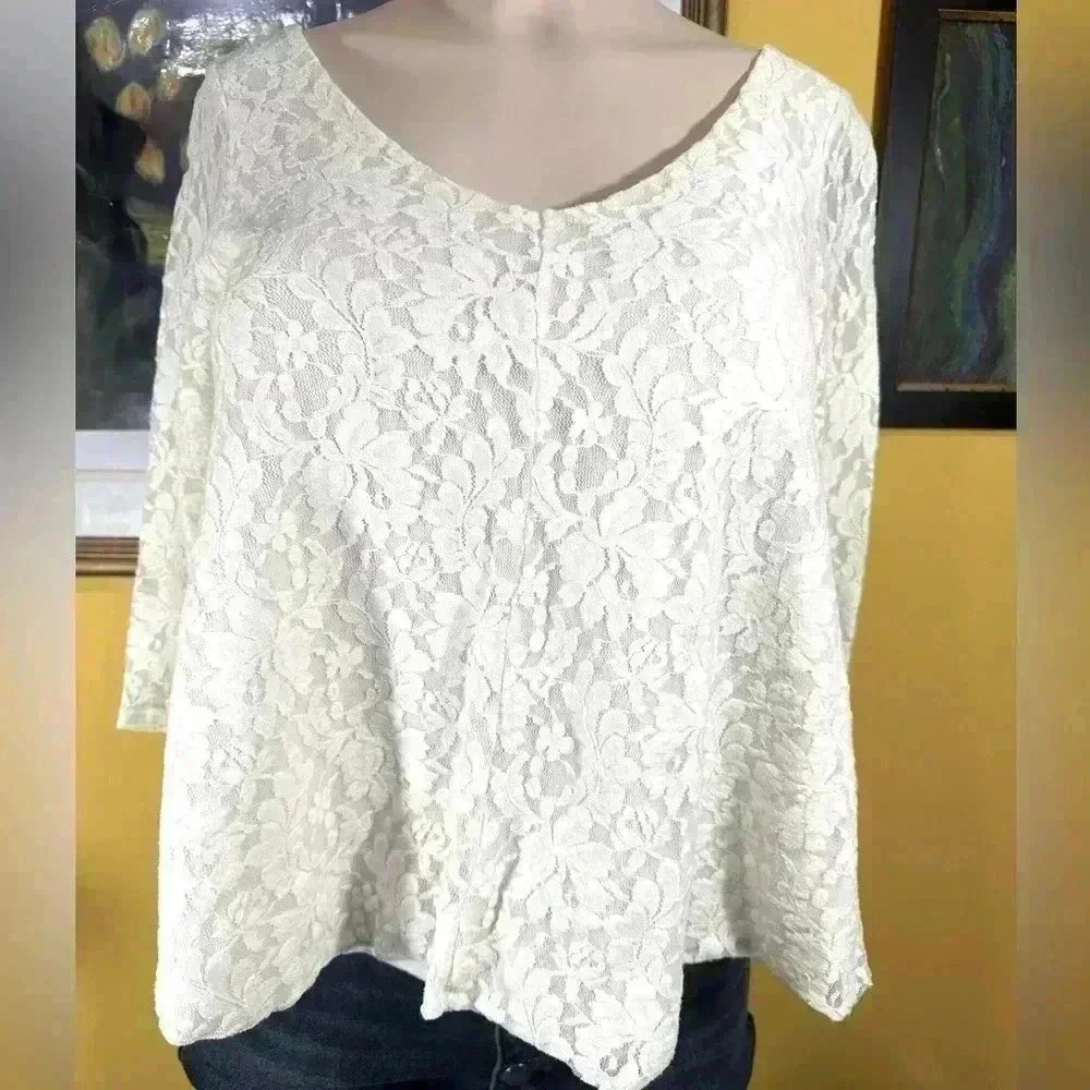 American Eagle Outfitters Ivory Lace 3/4 Sleeve V-Neck Babydoll Blouse